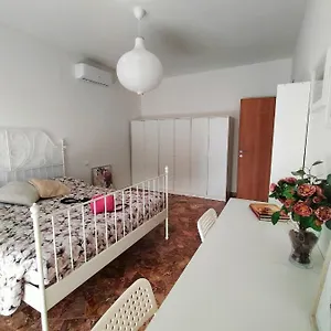 Liz's House, Super Servito A Apartment